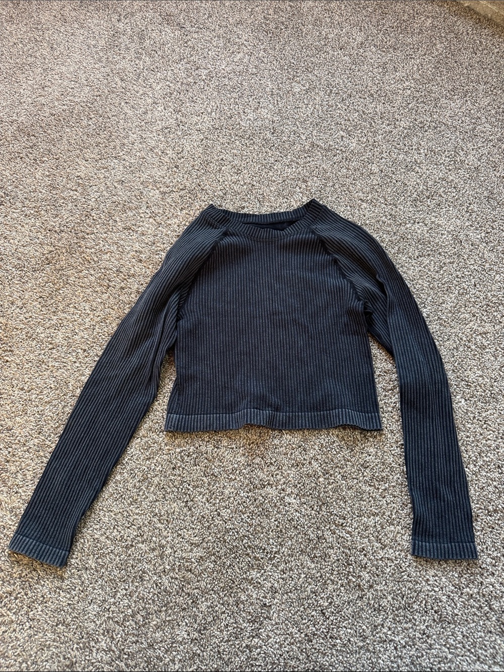 Aura Women’s Small/Medium Black Ribbed Long Sleeve Crop Tee euc probably fits xs